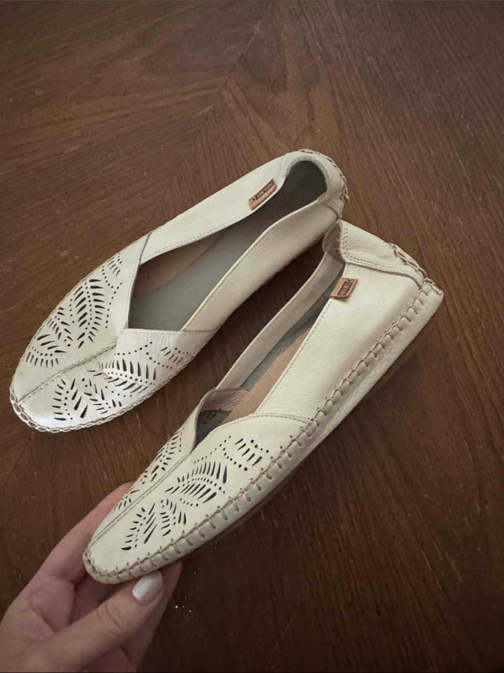 Pikolinos Jerez Ivory Nata Leather Loafer Perforated Flat Slip On 39 8.5 EUC